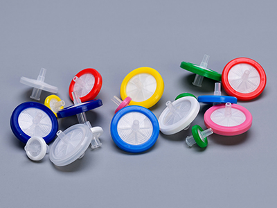 聚丙烯外殼帶有顏色環，以區別不同材質過濾器