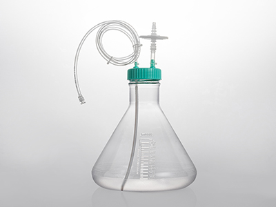 瓶蓋采用注塑一體式連接，降低泄露、殘留的風(fēng)險(xiǎn)