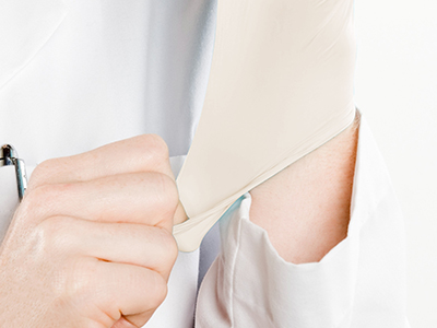 拉伸強度高，不易破，降低手套損耗